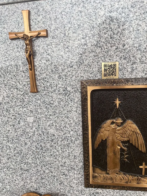 Qr Afterlife Medallion Crypt